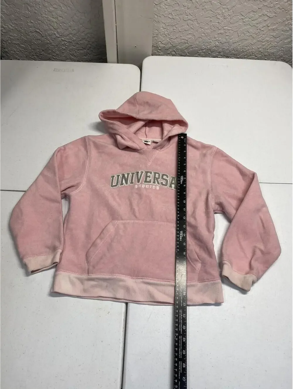 Universal Studios Girls Pink Pullover Hoodie Size Medium. BinP
